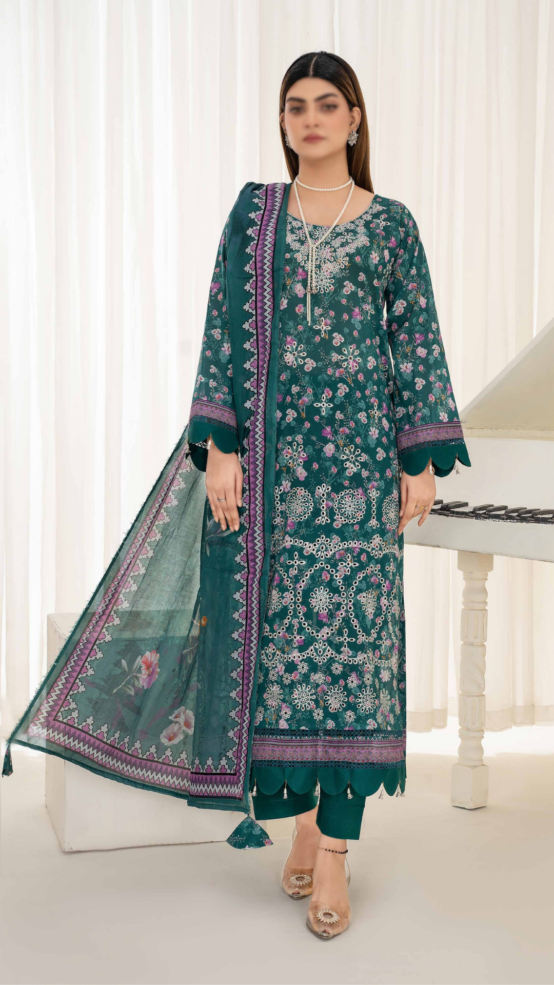 3 PC Embroided Lawn - LLS - 7