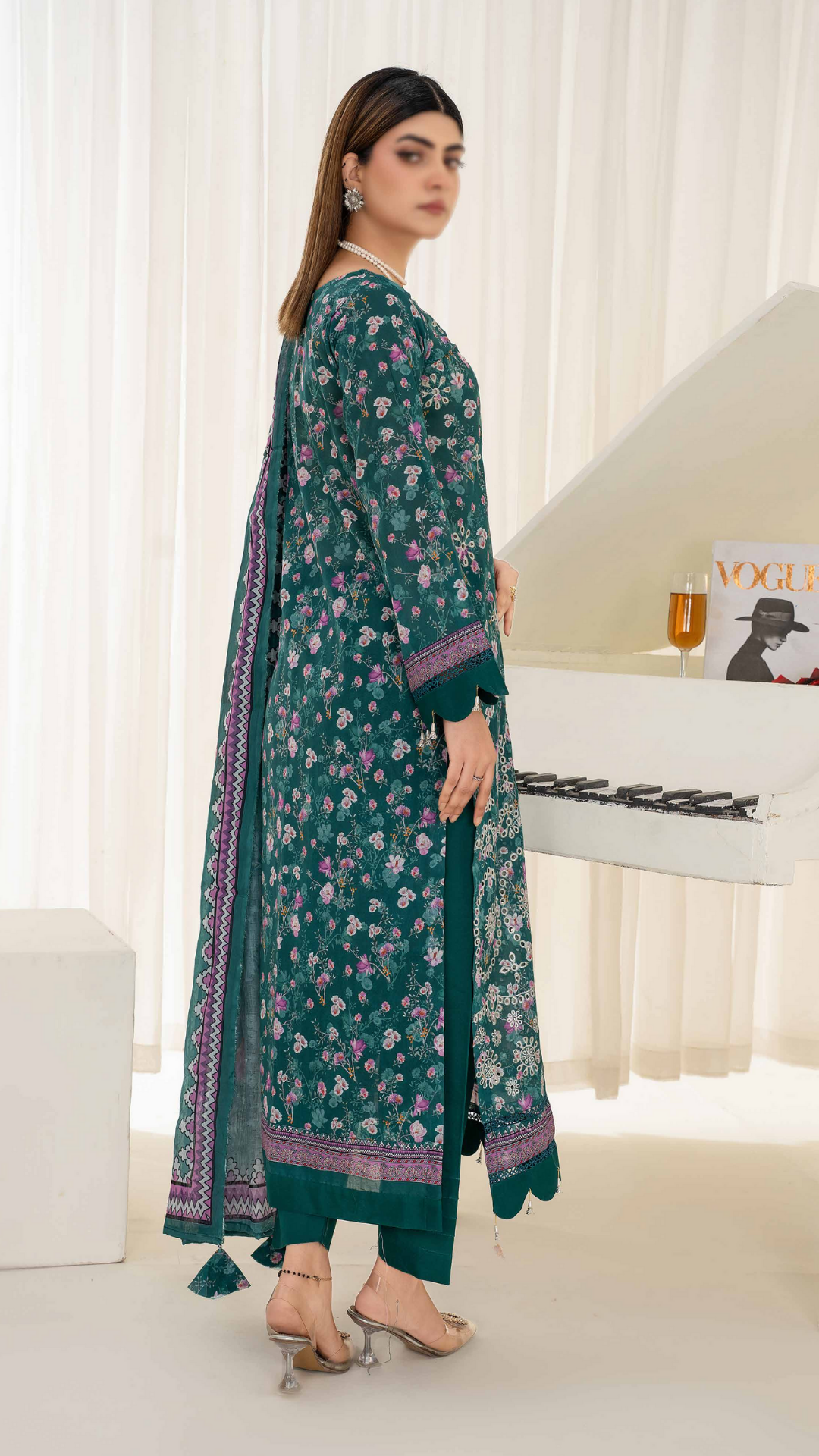 3 PC Embroided Lawn - LLS - 7