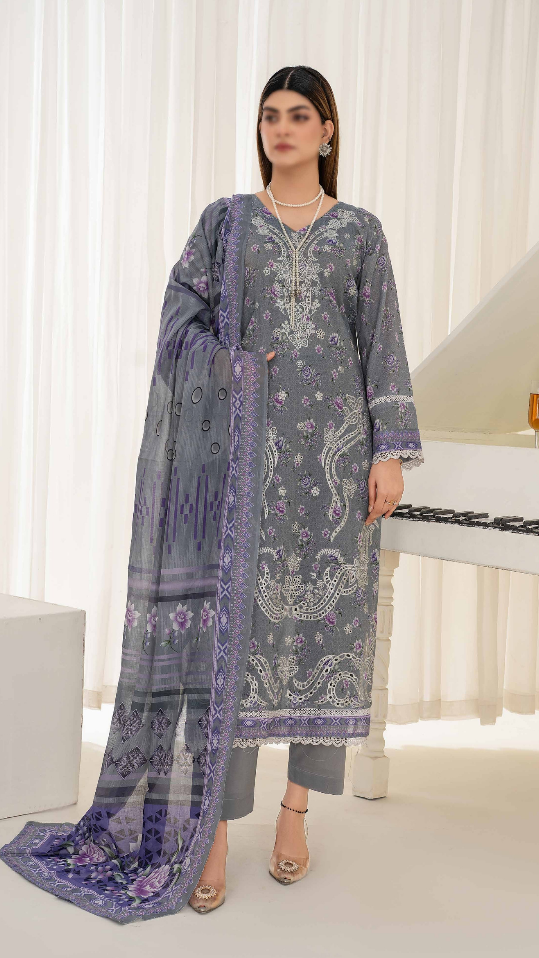 3 PC Embroided Lawn - LLS - 9