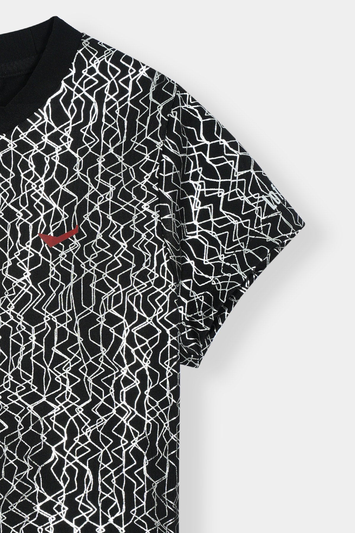 Women Black T-Shirt with White Abstract Line Pattern – Urban Graphic Style
