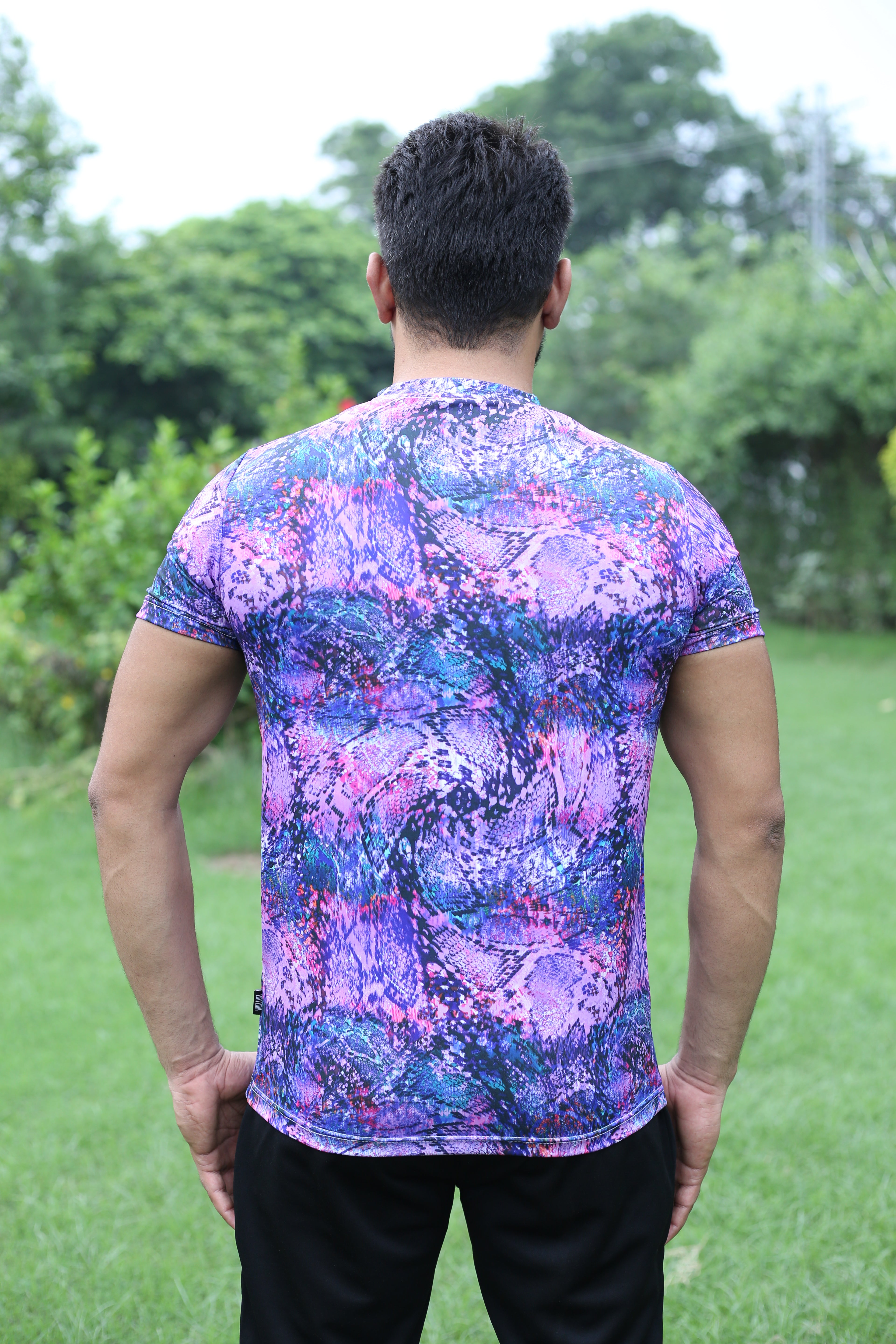 Men’s Vibrant Abstract Athletic T-Shirt – Purple Fusion Print